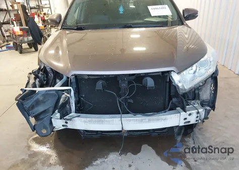 2018 Toyota Highlander Xle z USA, uszkodzony, nr VIN 5TDJZRFH7JS488874